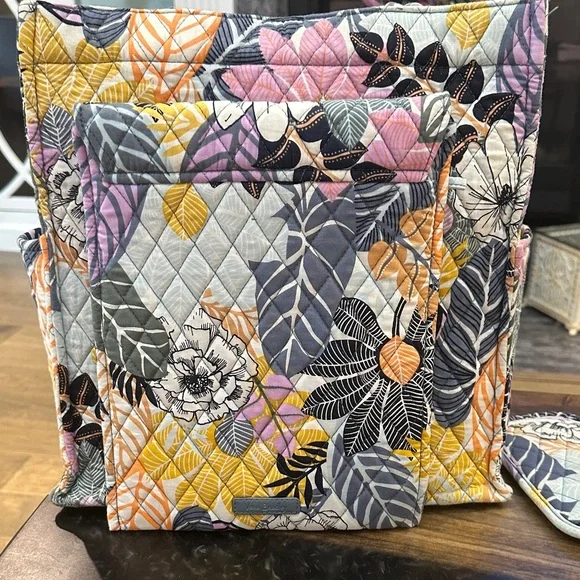 Vera Bradley, Palm Floral, Vibrant Quilted Floral Accessory Set - Picture 6 of 16